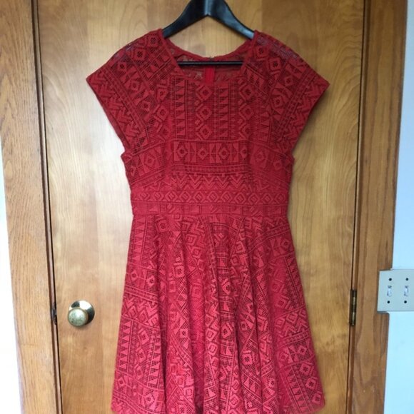 Stunning Anthro Maeve Prima Dress - Red Coral Lace - Picture 3 of 8